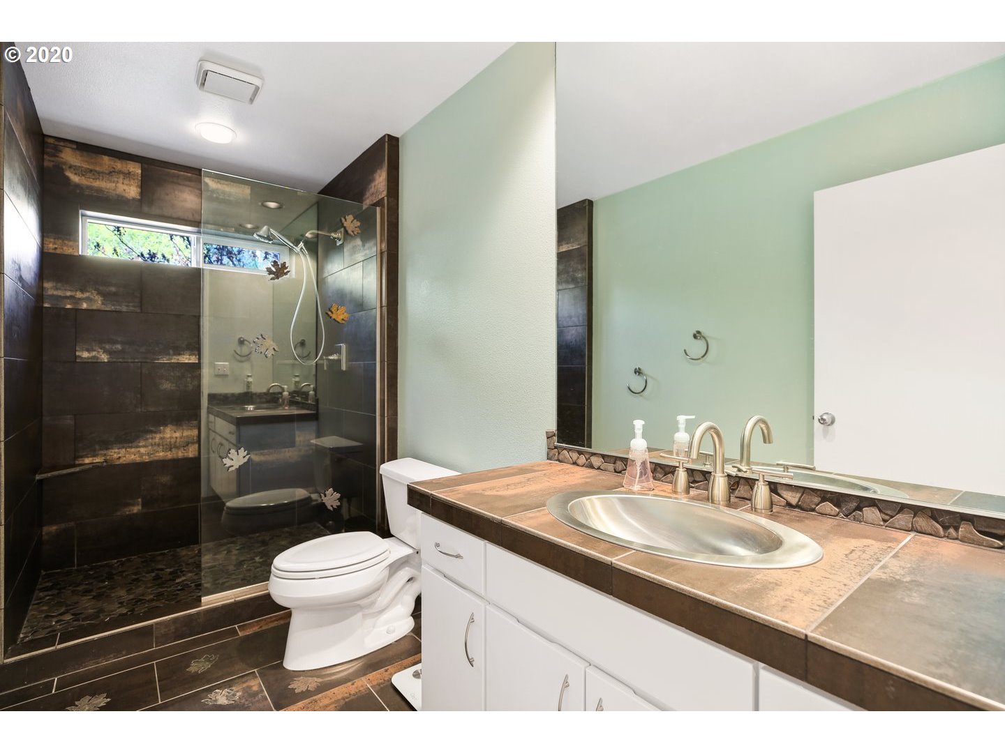 802 Southwest Terwilliger Place Portland, OR 97239 - Photo 15 of 32 Gallery Image 15