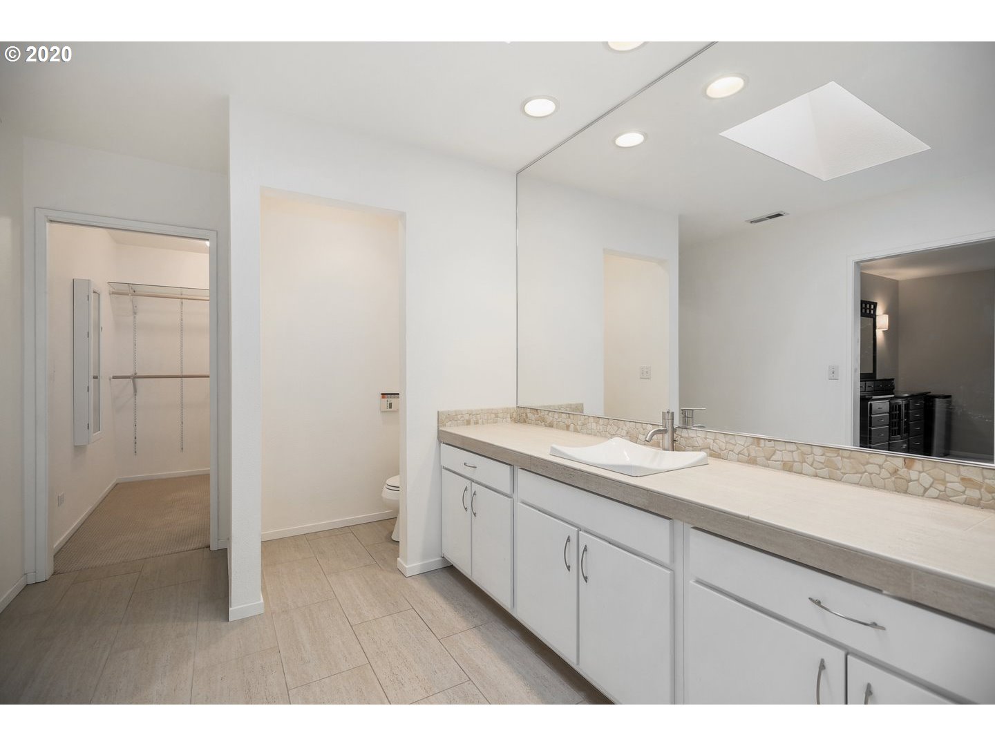 802 Southwest Terwilliger Place Portland, OR 97239 - Photo 22 of 32 Gallery Image 22