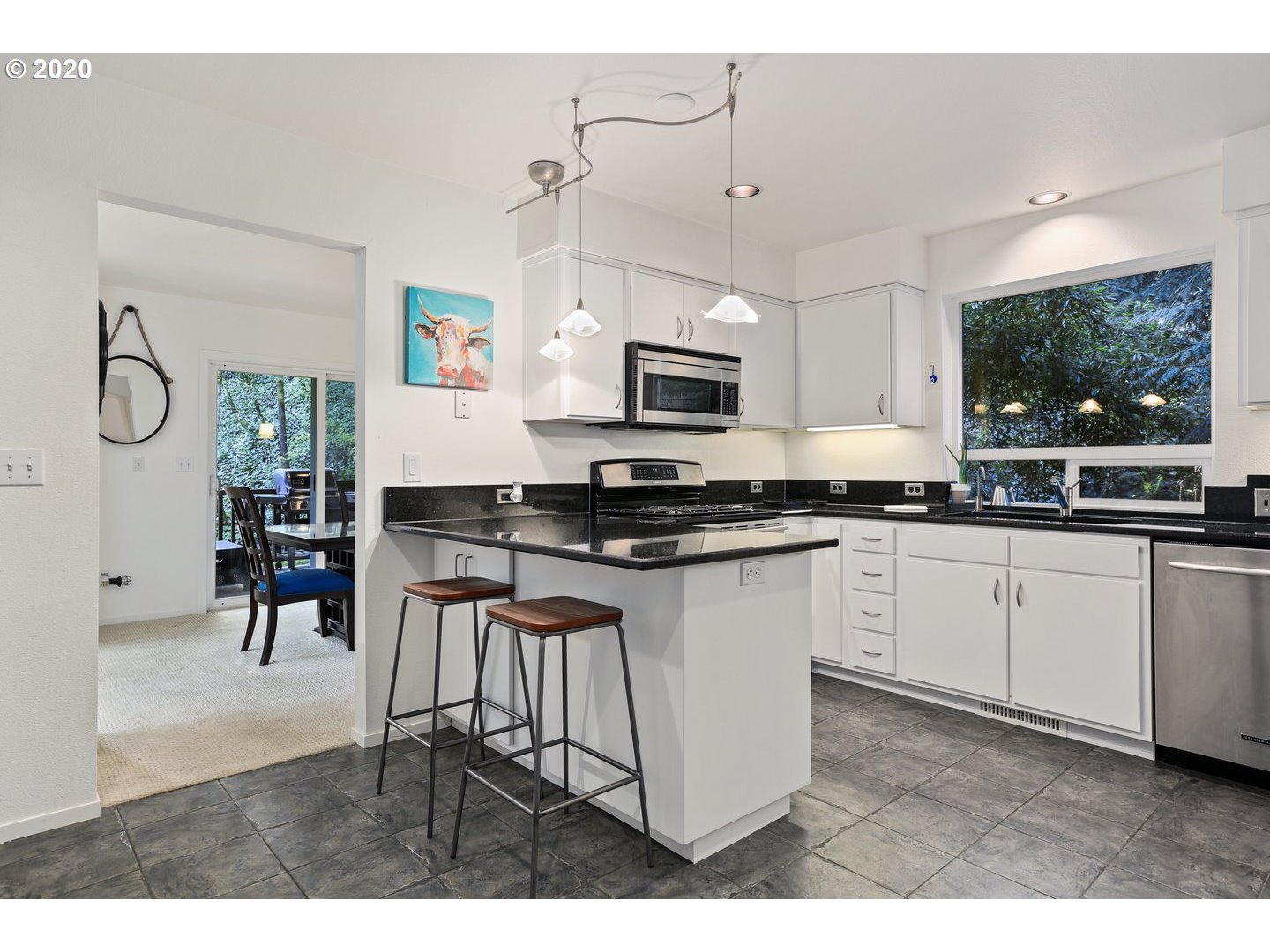 802 Southwest Terwilliger Place Portland, OR 97239 - Photo 9 of 32 Gallery Image 9