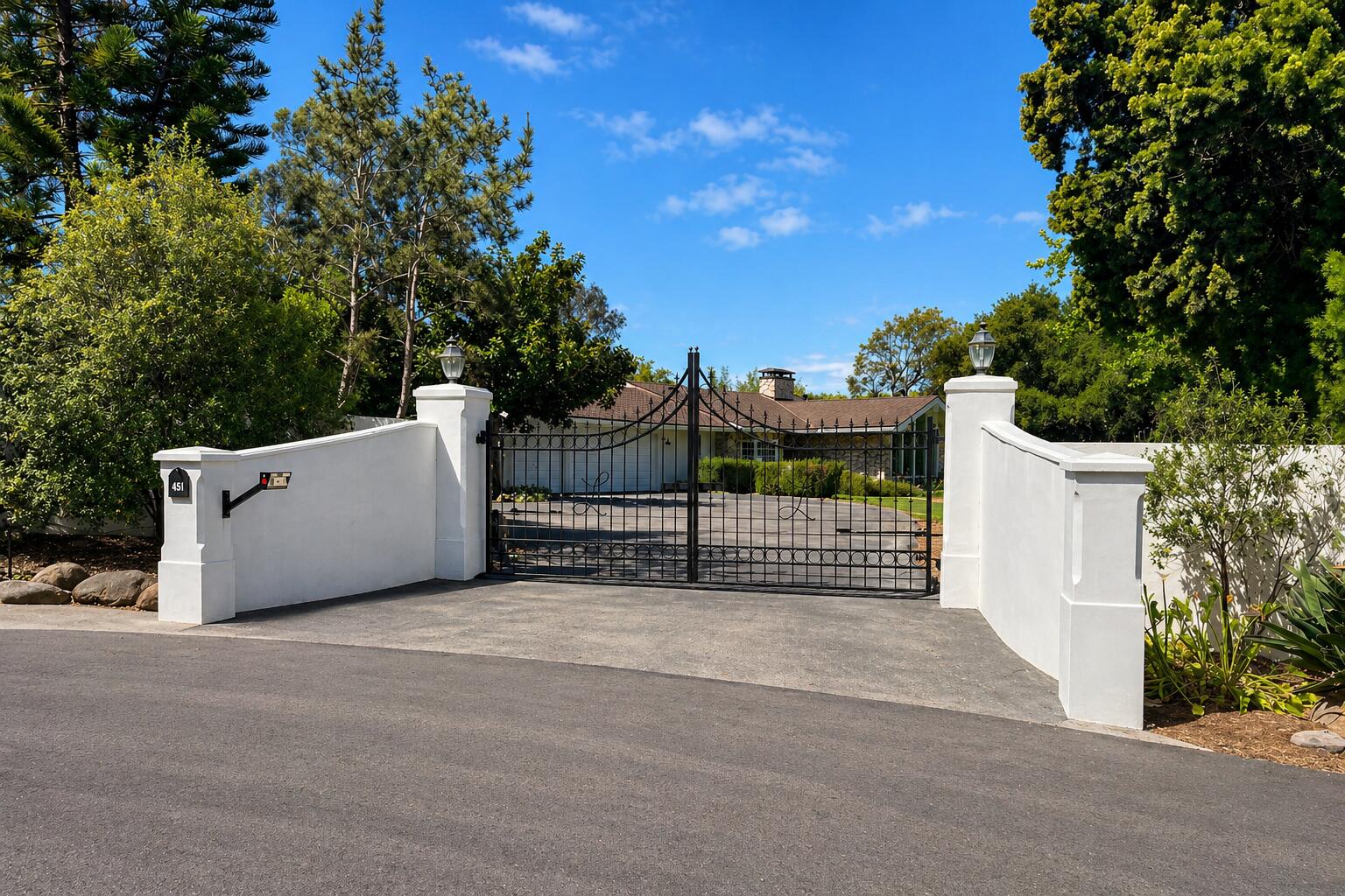 451 Live Oaks Road Montecito, CA 93108 - Photo 2 of 16 Entry