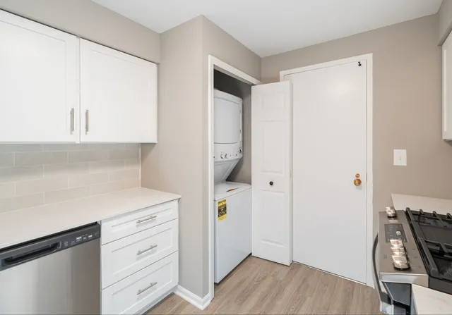 $3,160 | 1910 Chestnut Avenue, Unit C206, Glenview, IL 60025