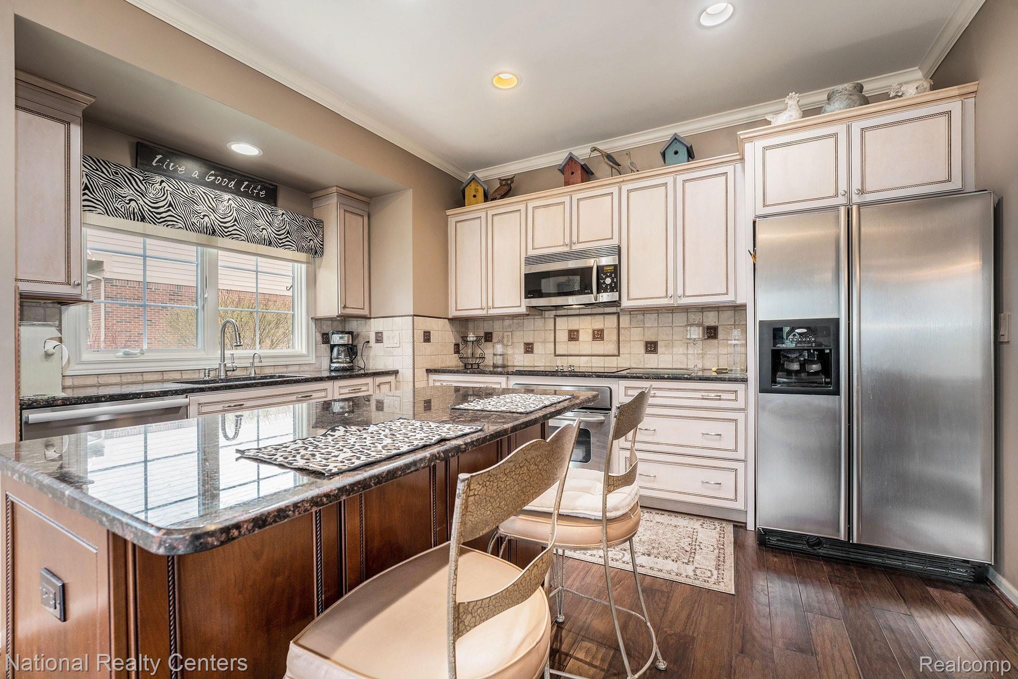 3371 Sawgrass Court Rochester, MI 48309 - Photo 11 of 38 kitchen with island seating