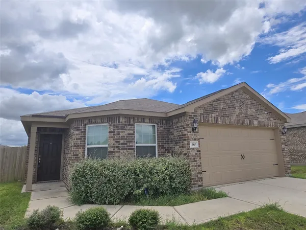 $2,000 | 380 Stonegate Drive, Katy, TX 77493