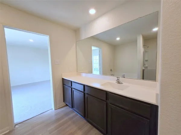 $2,000 | 380 Stonegate Drive, Katy, TX 77493