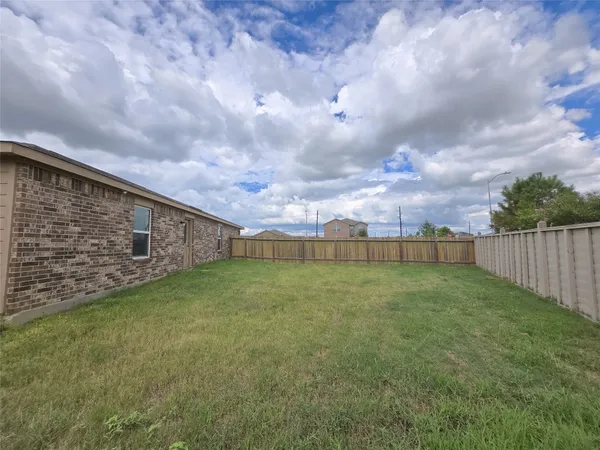 $2,000 | 380 Stonegate Drive, Katy, TX 77493
