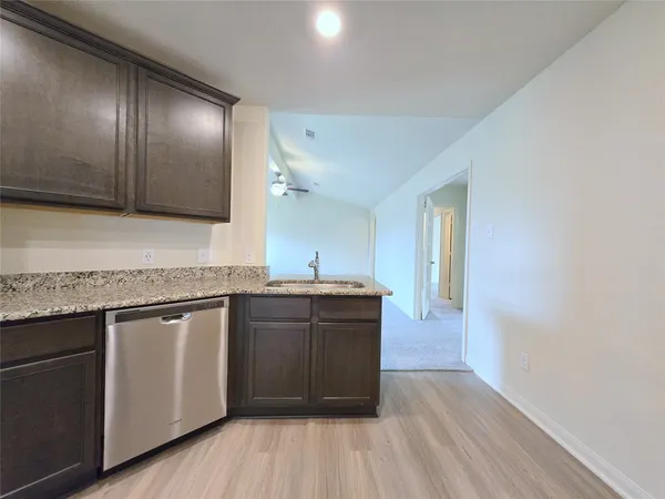 $2,000 | 380 Stonegate Drive, Katy, TX 77493