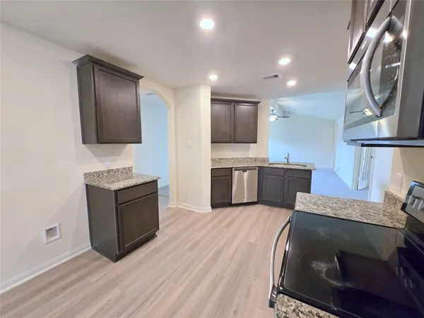 $2,000 | 380 Stonegate Drive, Katy, TX 77493