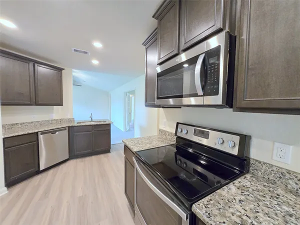 $2,000 | 380 Stonegate Drive, Katy, TX 77493