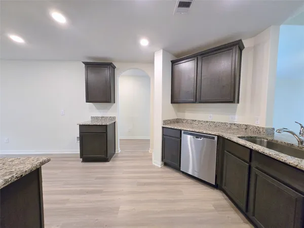 $2,000 | 380 Stonegate Drive, Katy, TX 77493