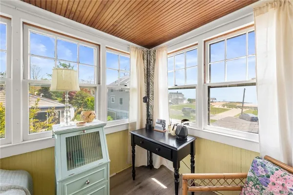 a picture of a book and a white house