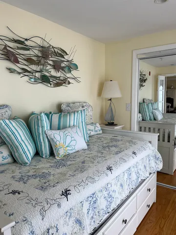 $2,300 | 116 Central Avenue, Unit 3, Salisbury, MA 01952