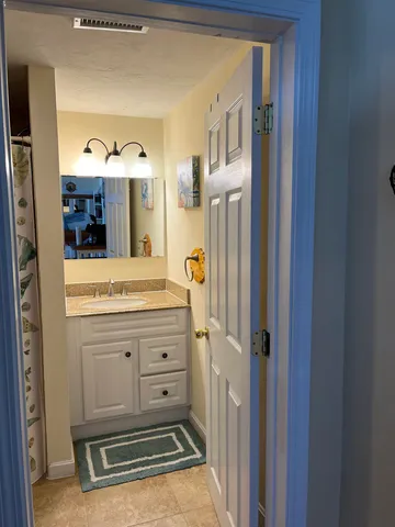 $2,300 | 116 Central Avenue, Unit 3, Salisbury, MA 01952