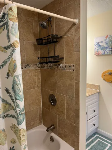 $2,300 | 116 Central Avenue, Unit 3, Salisbury, MA 01952