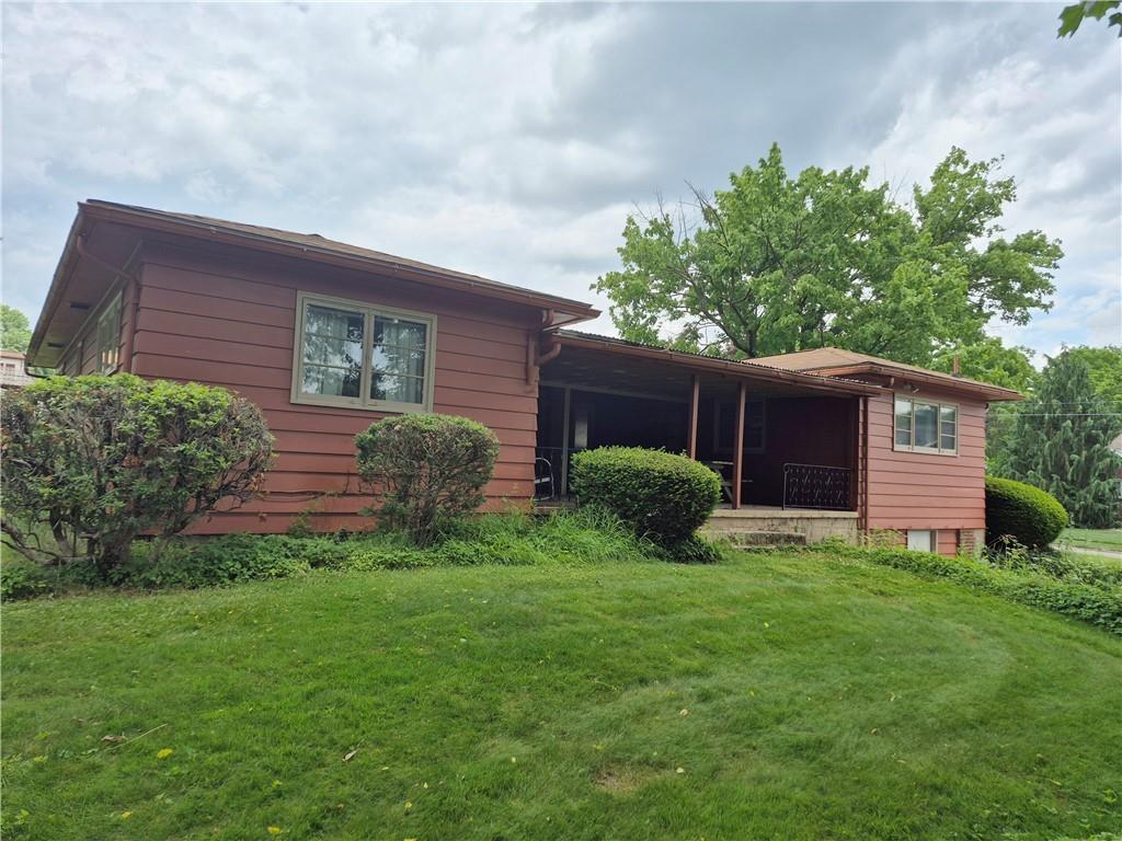 380 Shady Avenue Sharon, PA 16146 - Photo 5 of 36 Sizable yard