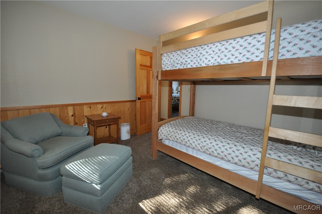 1419 Klamath Road Big Bear City, CA 92314 - Photo 21 of 31 a living room with furniture
