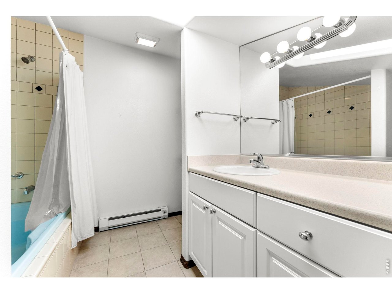 402 Broken Fence Road Boulder, CO 80302 - Photo 24 of 44 Upper level full bathroom