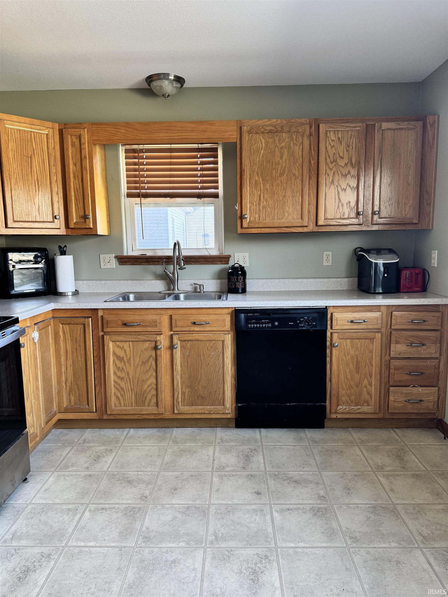 627 West Liberty Street Butler, IN 46721 - Photo 7 of 17