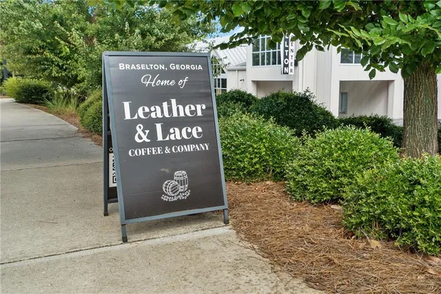 $577,650 | 171 High Pt Drive, Hoschton, GA 30548