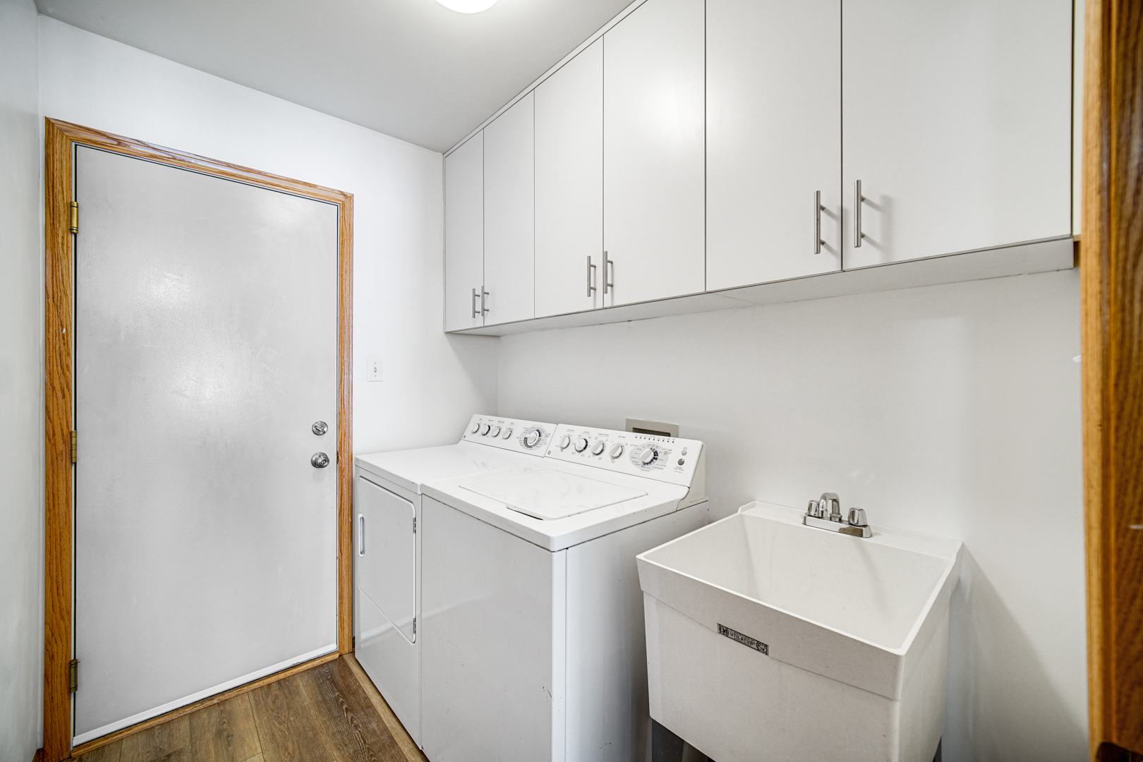 11837 Somerset Road Orland Park, IL 60467 - Photo 15 of 26 a utility room with dryer and washer
