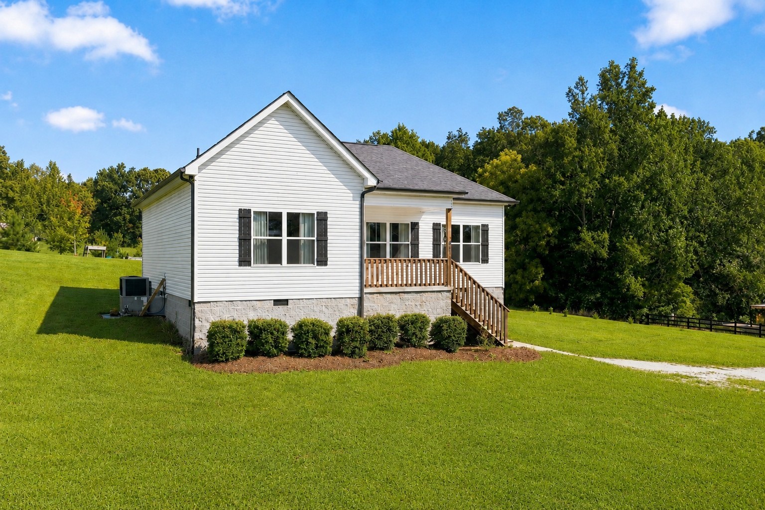865 Hafner Road Charlotte, TN 37036 - Photo 4 of 29 Gallery Image 4