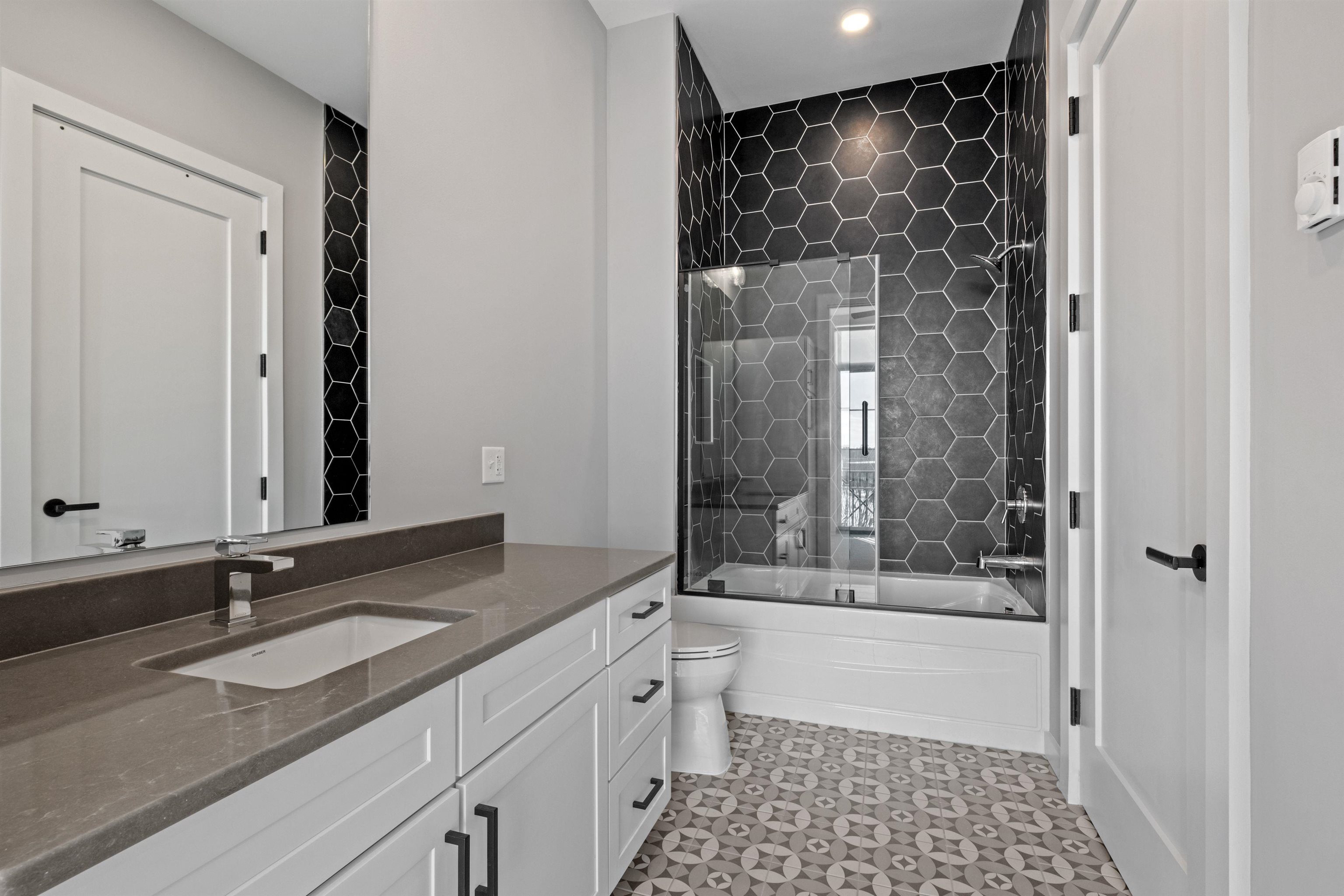 51 Elm Street, Unit 304 Laconia, NH 03246 - Photo 19 of 55