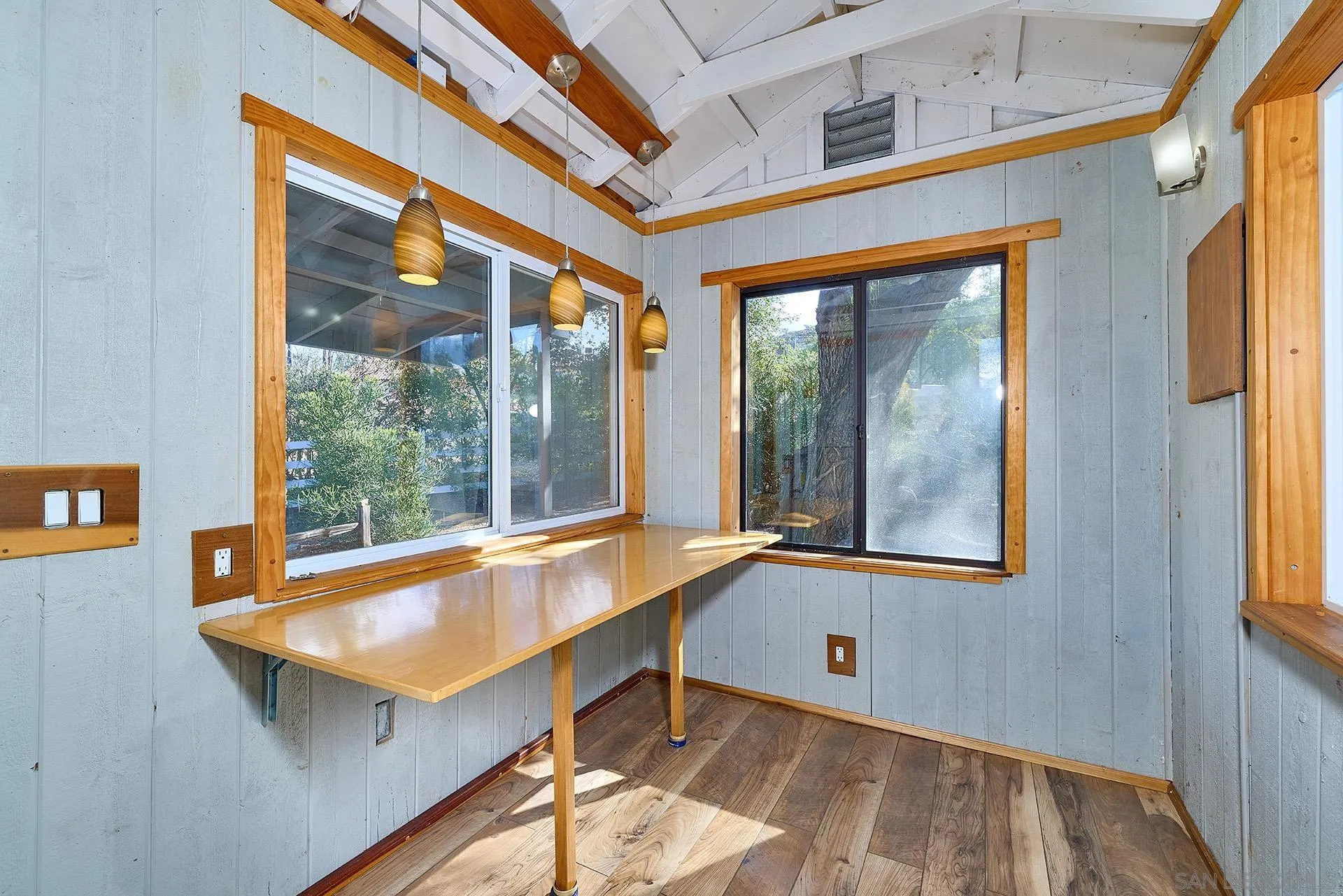 15260 Vali Hai Road Poway, CA 92064 - Photo 23 of 40 a room with windows