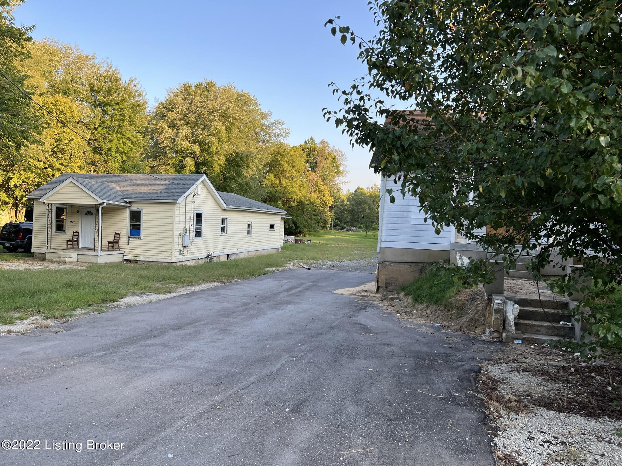 9311 R 3rd Street Road Louisville, KY 40272 - Photo 7 of 13 IMG_3369