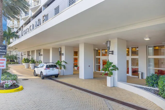 $275,000 | 1551 North Flagler Drive, Unit 910, West Palm Beach, FL 33401