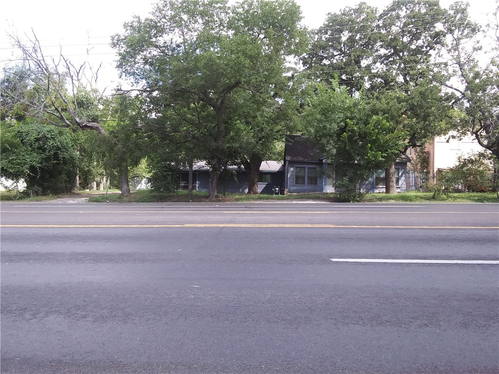 a house view with a outdoor space