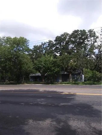 a view of a yard in a house