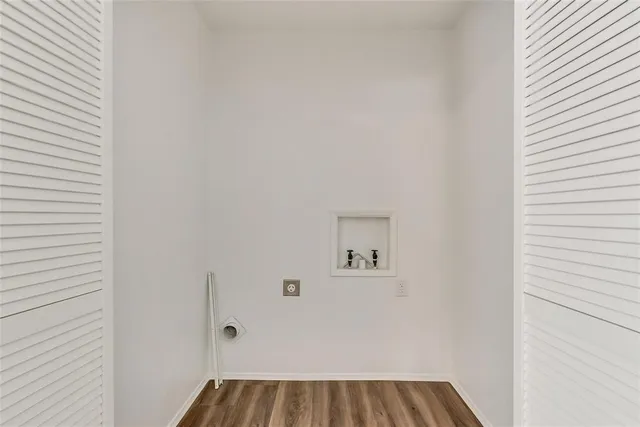 a view of view of bathroom with bathtub