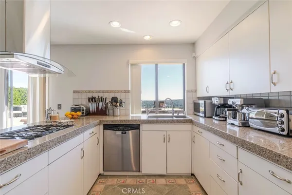 $6,100 | 6022 Maury Avenue, Woodland Hills, CA 91367