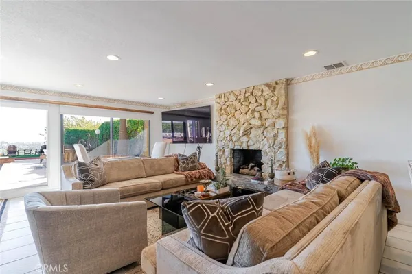 $6,100 | 6022 Maury Avenue, Woodland Hills, CA 91367