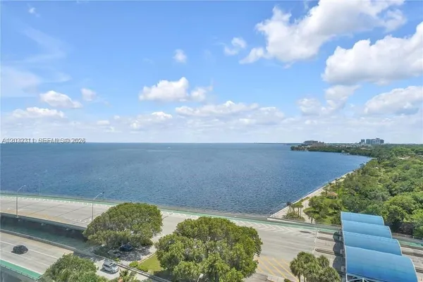 $2,450 | 150 Southeast 25th Road, Unit 15J, Miami, FL 33129