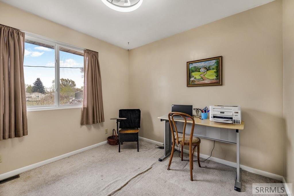 33 South 5th West Rexburg, ID 83440 - Photo 17 of 39