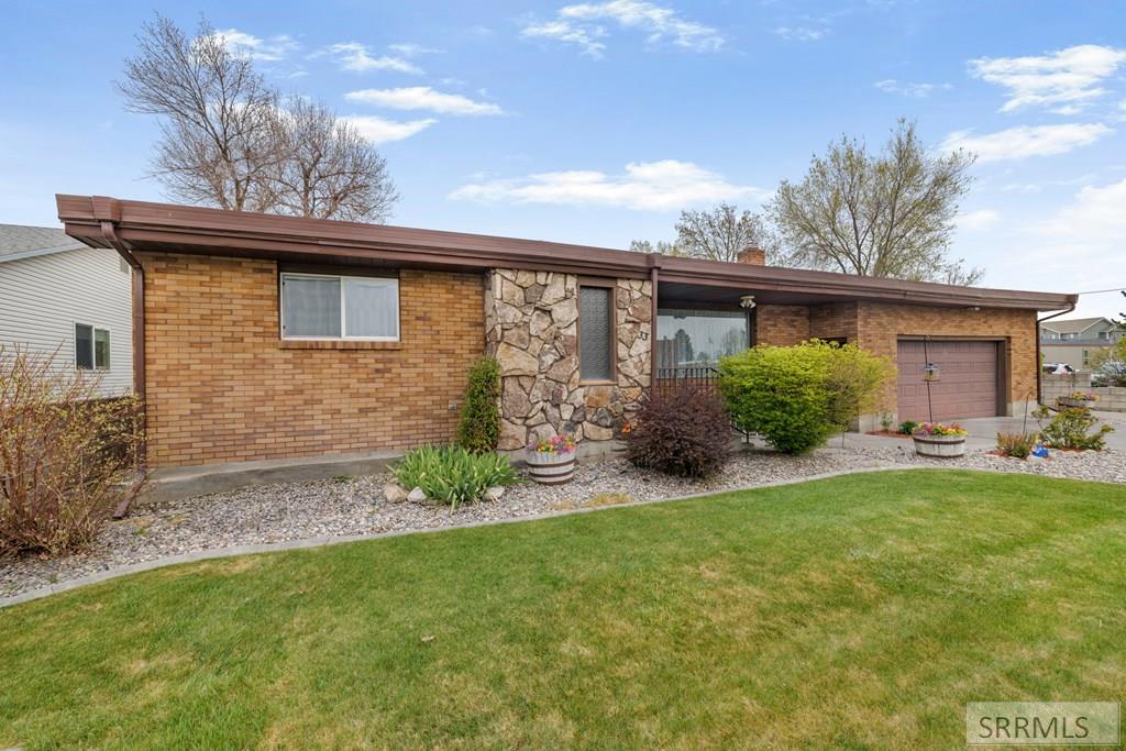 33 South 5th West Rexburg, ID 83440 - Photo 2 of 39