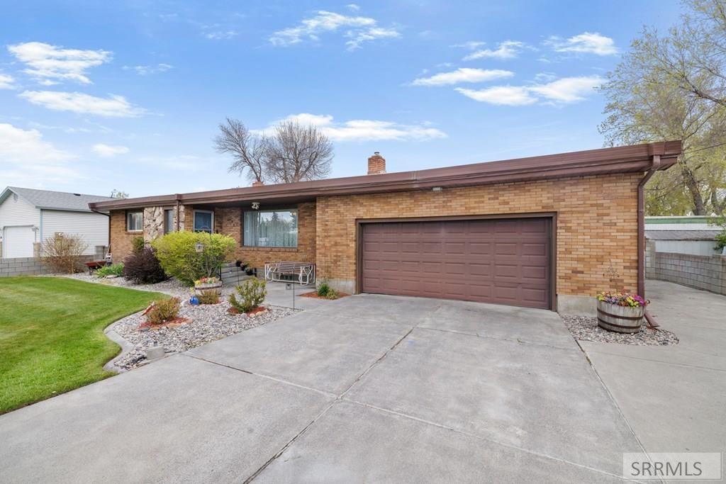 33 South 5th West Rexburg, ID 83440 - Photo 3 of 39
