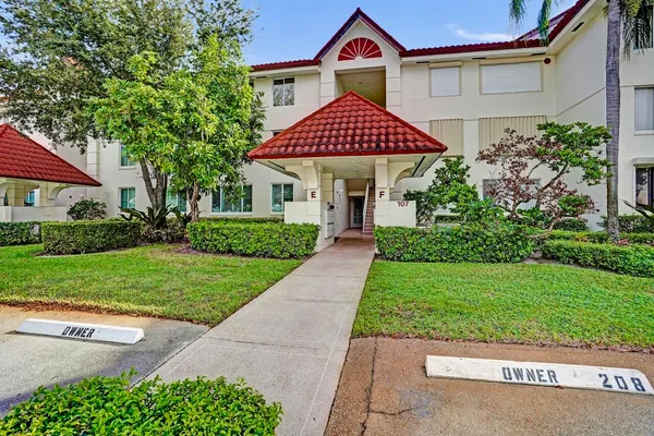 $2,700 | 107 Half Moon Circle, Unit H1, Hypoluxo, FL 33462
