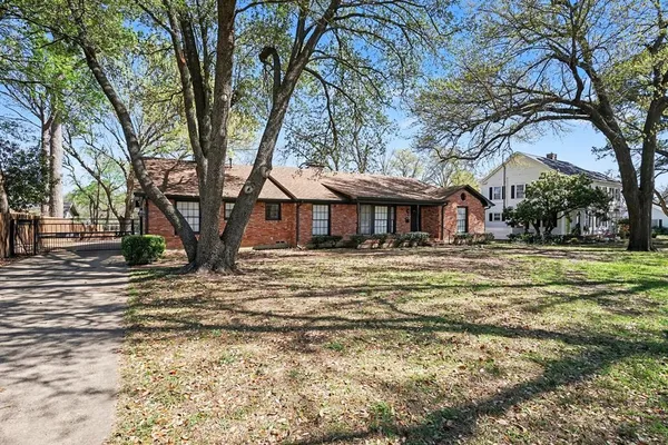 $339,500 | 304 Elm Drive, Terrell, TX 75160