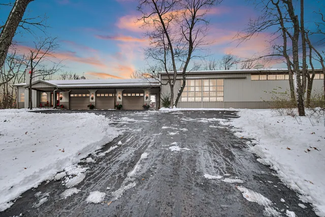 $750,000 | 5266 West 700 North, Lake Village, IN 46349