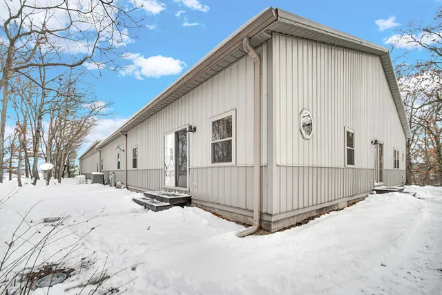 $750,000 | 5266 West 700 North, Lake Village, IN 46349