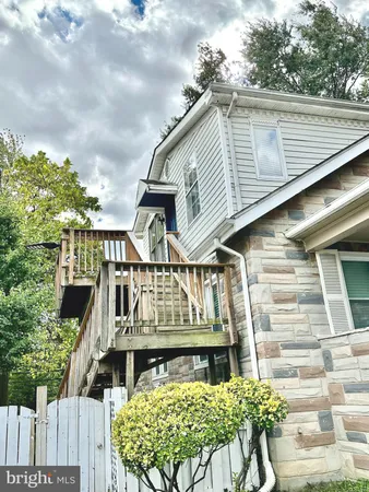 $2,100 | 806 18th Street South, Unit 2, Arlington, VA 22202