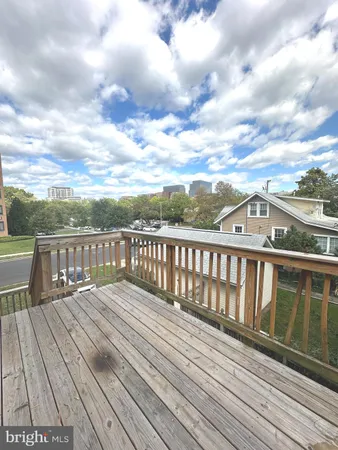 $2,100 | 806 18th Street South, Unit 2, Arlington, VA 22202