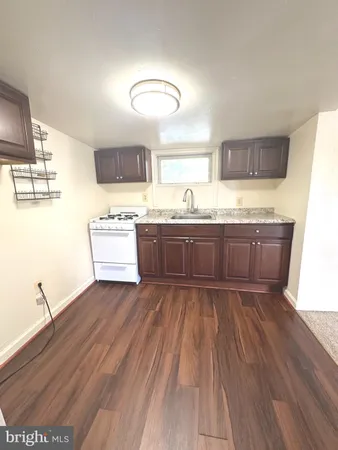 $2,100 | 806 18th Street South, Unit 2, Arlington, VA 22202