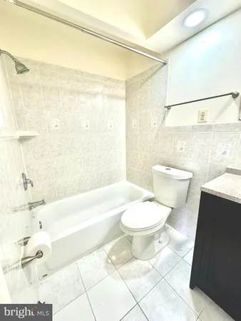 $2,100 | 806 18th Street South, Unit 2, Arlington, VA 22202