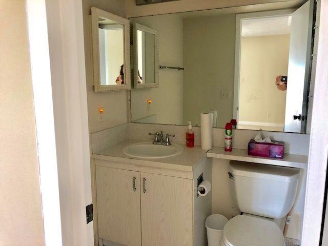 1090 Cornwall East, Unit 1090 Boca Raton, FL 33434 - Photo 11 of 22 Master Bathroom