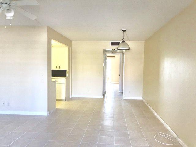 1090 Cornwall East, Unit 1090 Boca Raton, FL 33434 - Photo 2 of 22 Dining Room