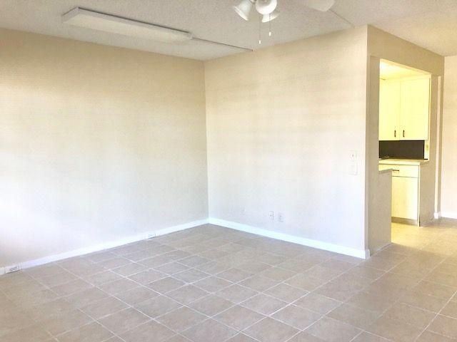 1090 Cornwall East, Unit 1090 Boca Raton, FL 33434 - Photo 6 of 22 Living Room