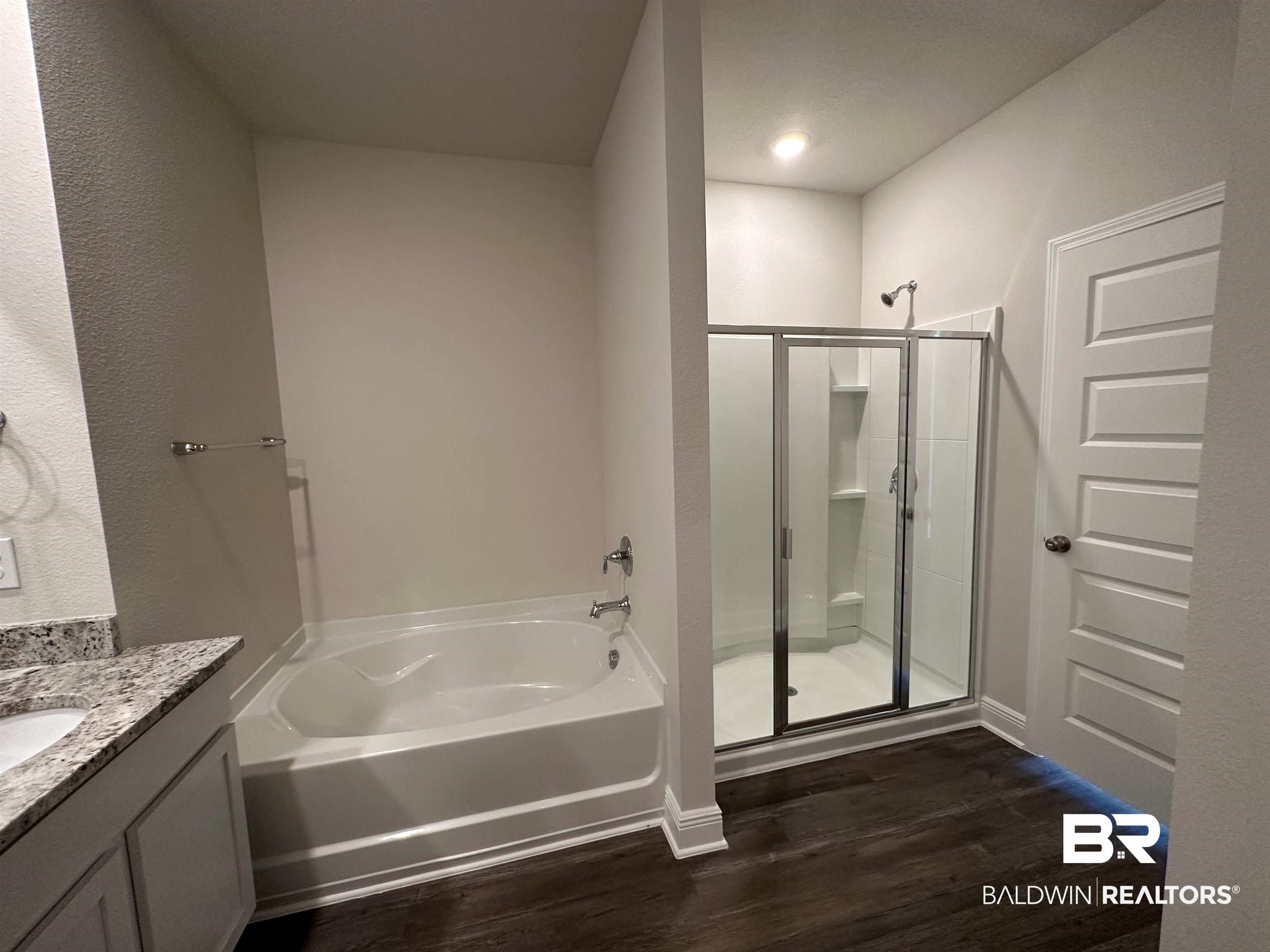 1005 Hayward Loop, Unit 13 Foley, AL 36535 - Photo 14 of 18 Primary bath tub and show