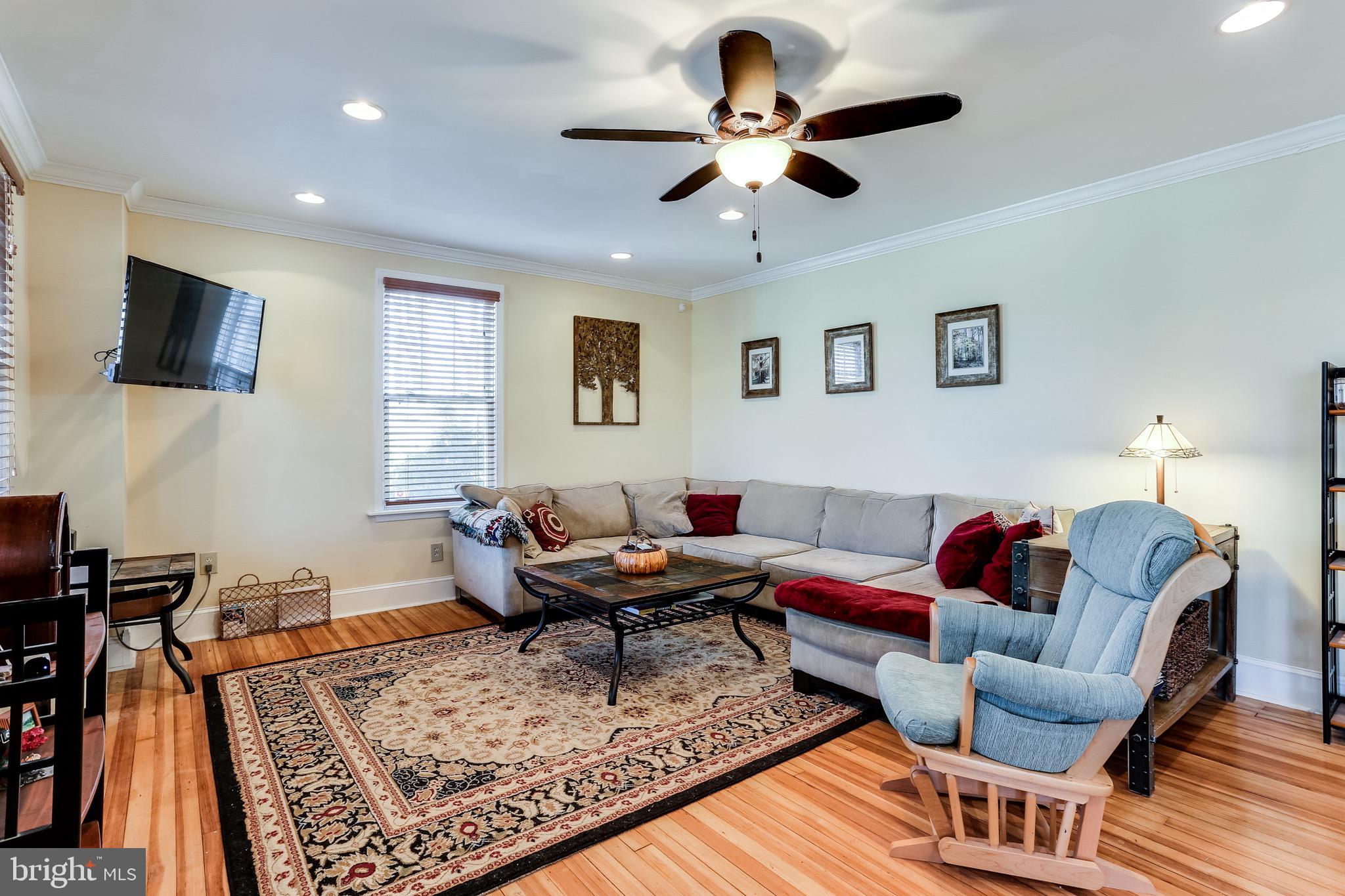 4317 Harcourt Road Baltimore, MD 21214 - Photo 4 of 35 HUGE Living Room!